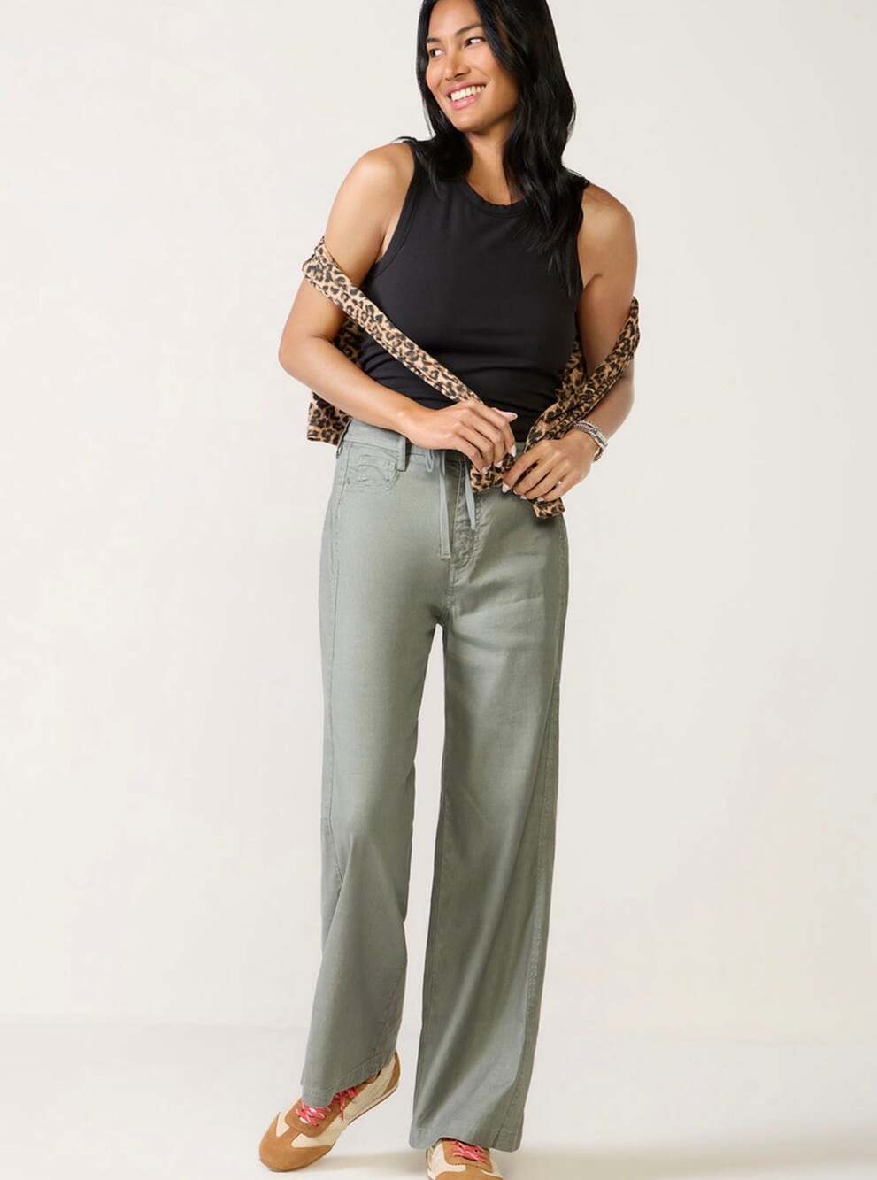 Evereve Sage Green Drawstring Wide Leg Pants Size M